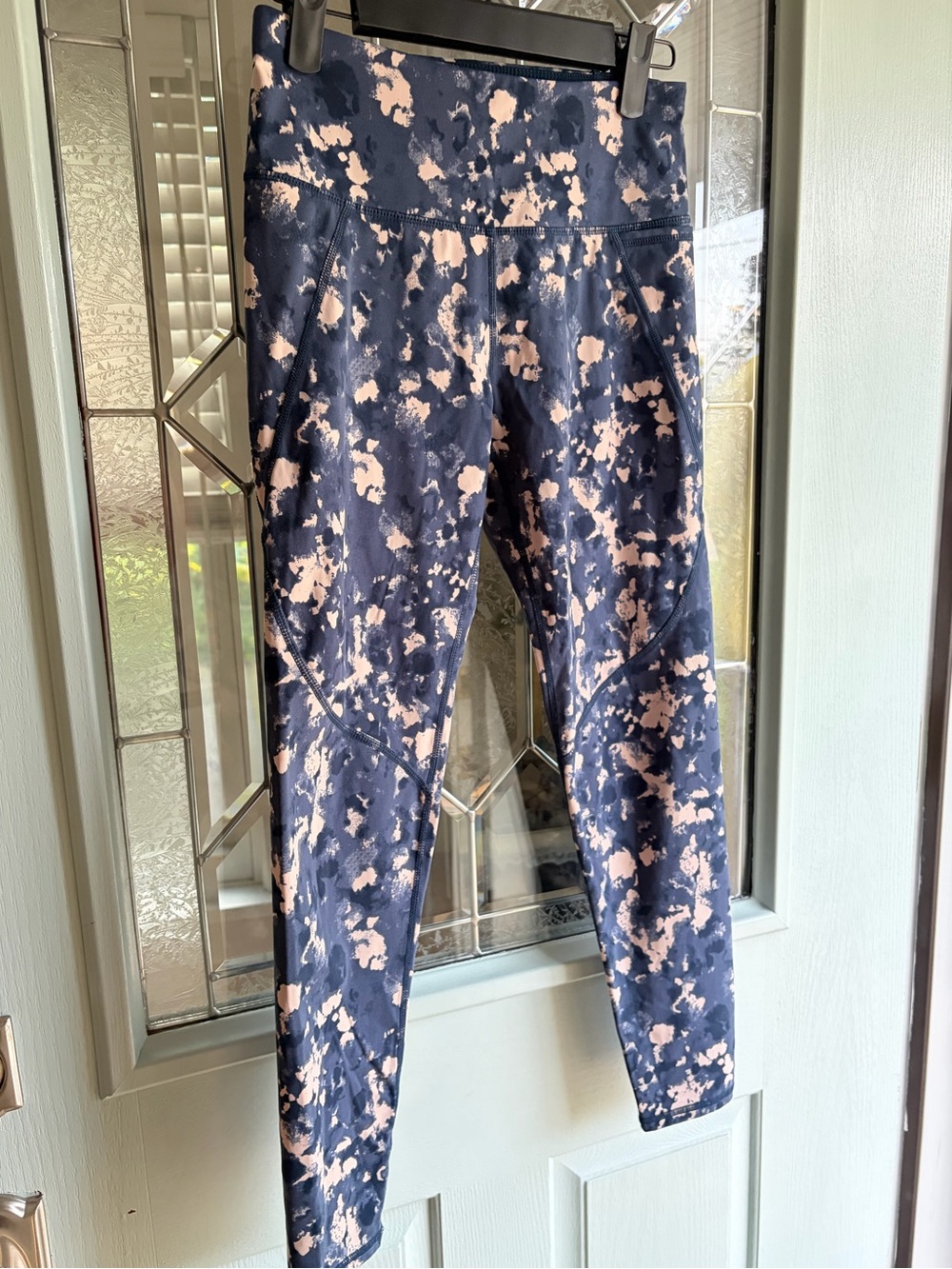 66. Size XS SWEATY BETTY Blue Patterned Leggings With Pockets